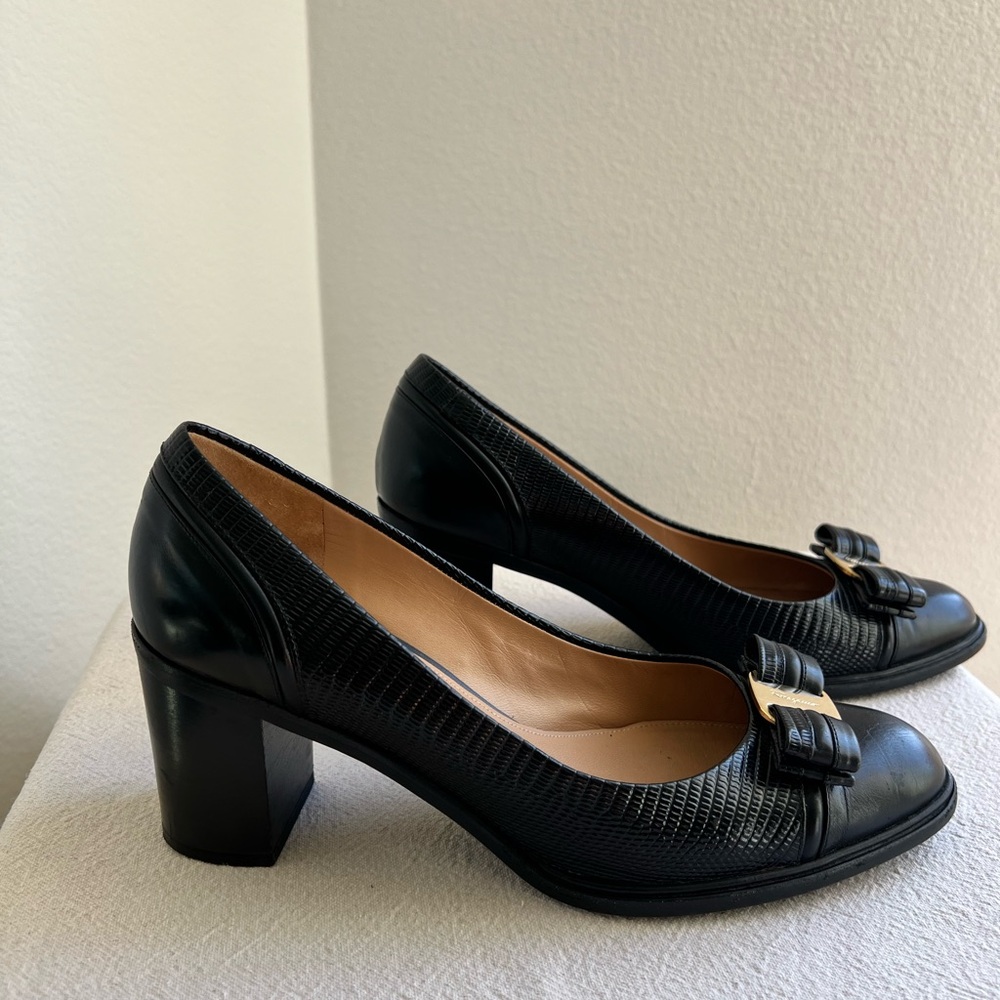 Salvatore Ferragamo black leather heels with bow - Picture 7 of 8